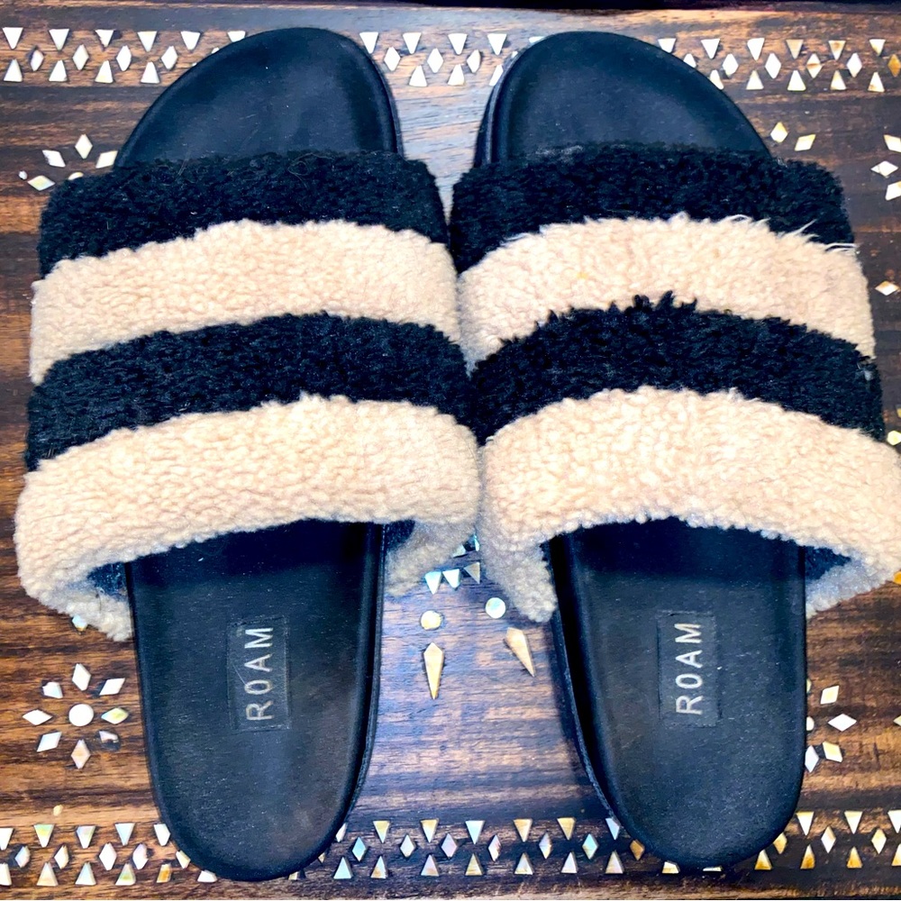 ROAM-BEIGE & BLACK PRISM SLIPPERS - 41